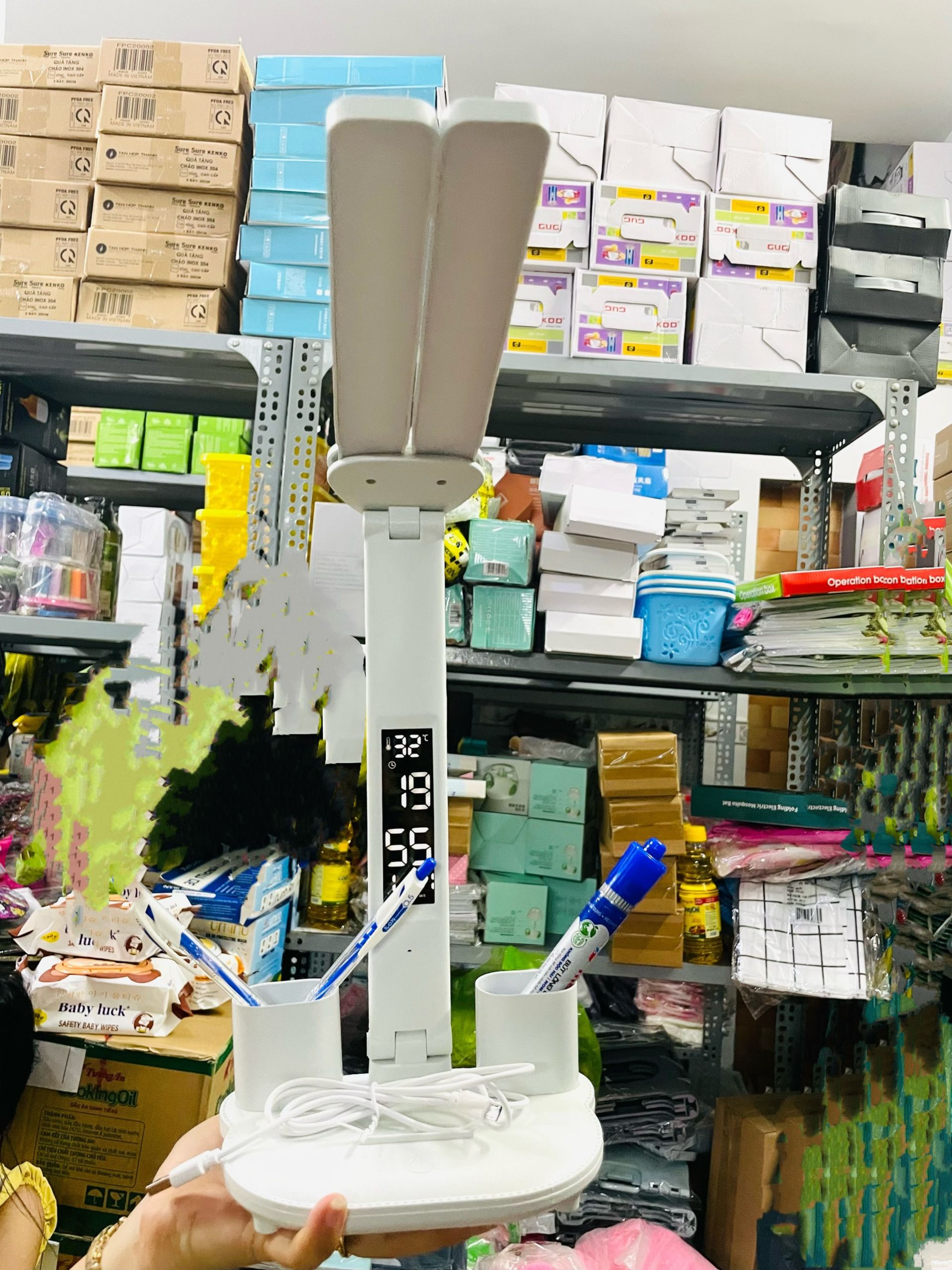 ĐÈN HỌC CHỐNG CẬN